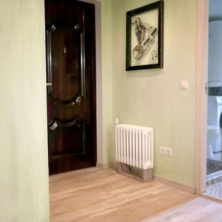 Prime 2Br/Ba Apt Next To Main Station & Olympic Center لييبايا المظهر الخارجي الصورة