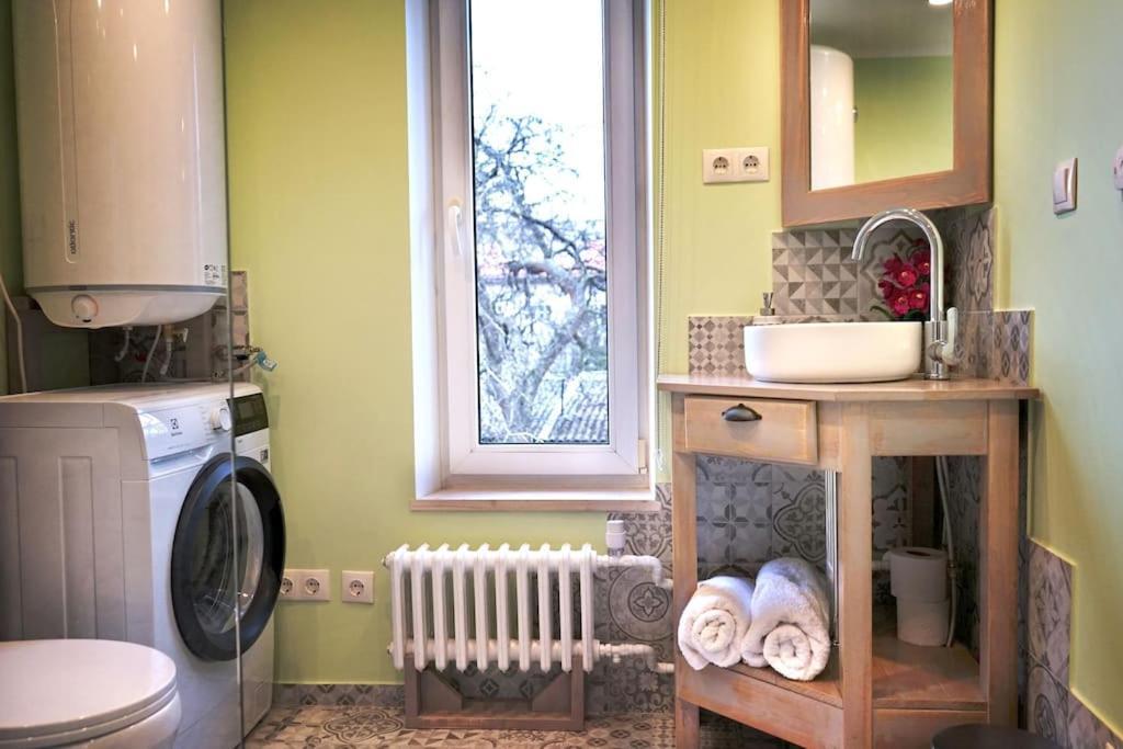 Prime 2Br/Ba Apt Next To Main Station & Olympic Center لييبايا المظهر الخارجي الصورة