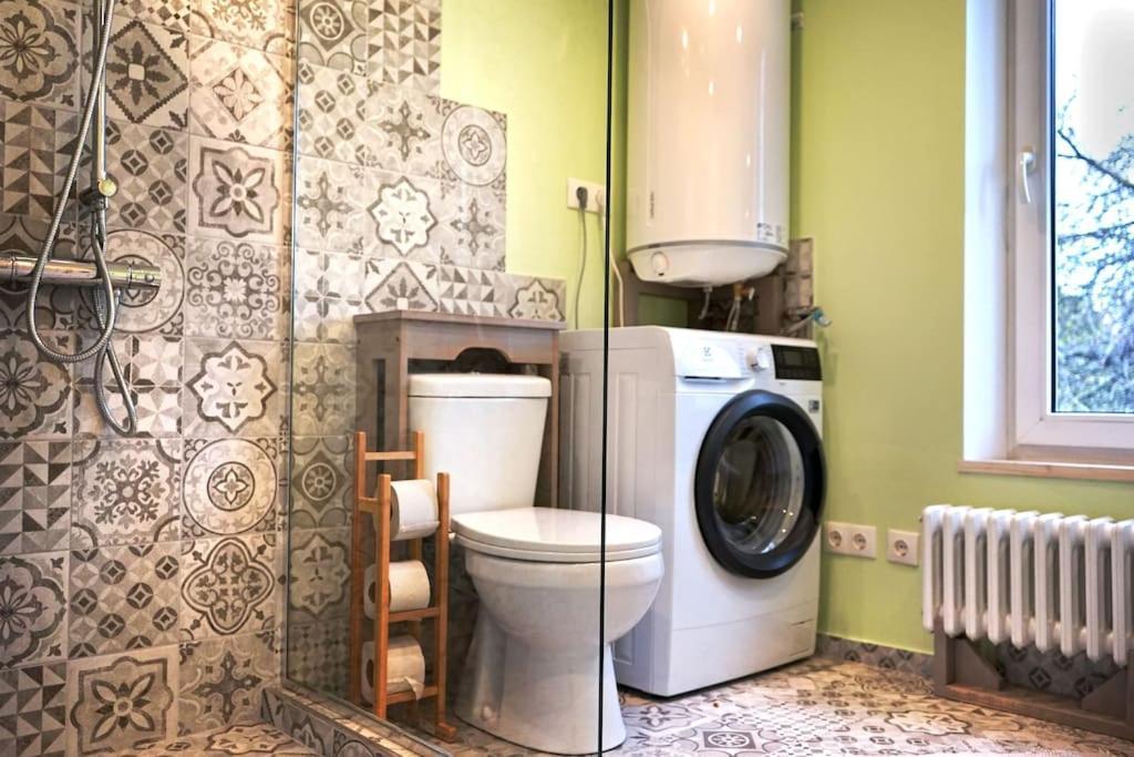 Prime 2Br/Ba Apt Next To Main Station & Olympic Center لييبايا المظهر الخارجي الصورة