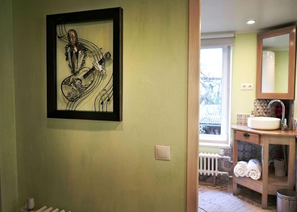Prime 2Br/Ba Apt Next To Main Station & Olympic Center لييبايا المظهر الخارجي الصورة