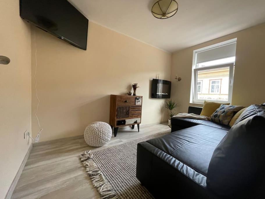 Prime 2Br/Ba Apt Next To Main Station & Olympic Center لييبايا المظهر الخارجي الصورة